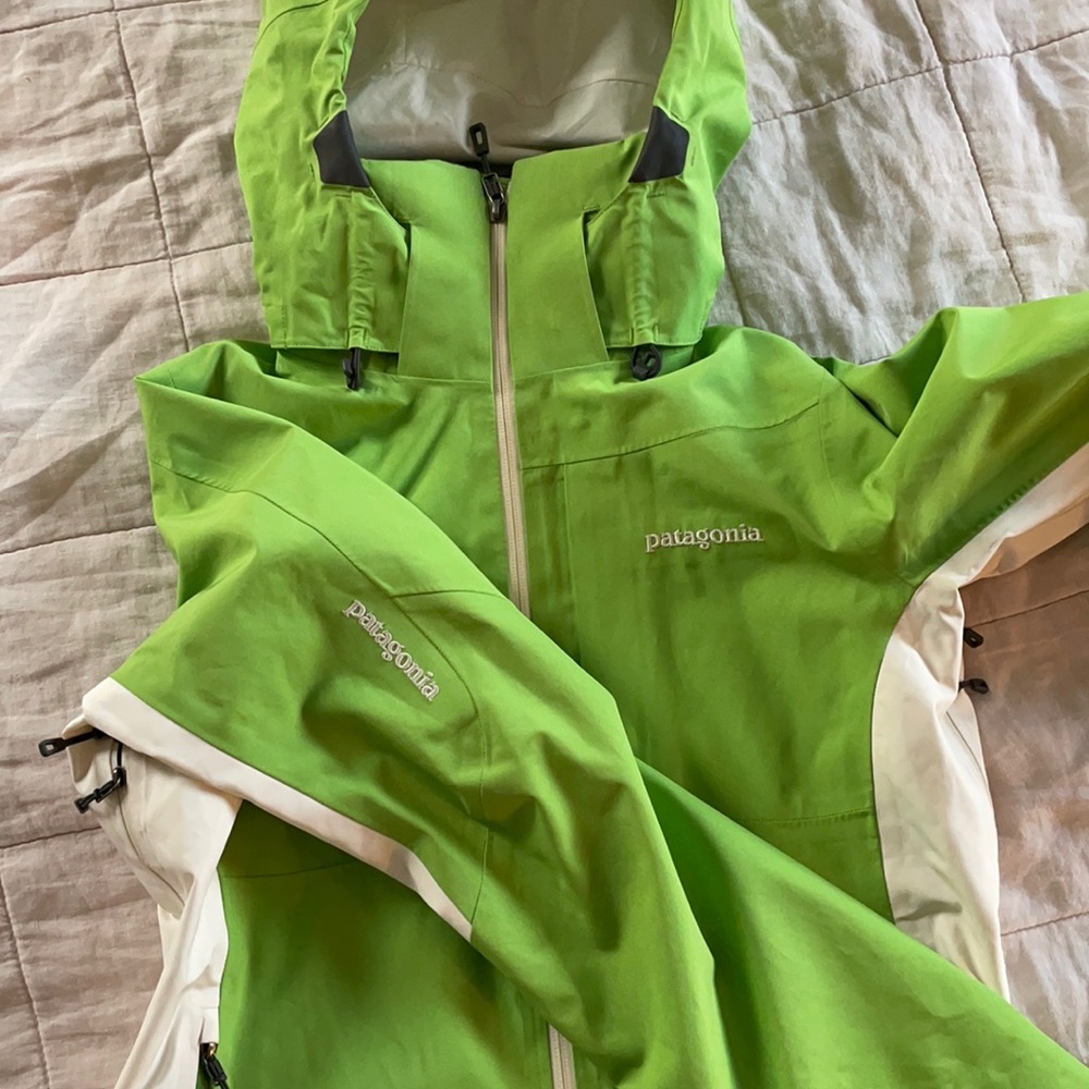 Patagonia Gortex Ski Jacket Women’s XS in Green